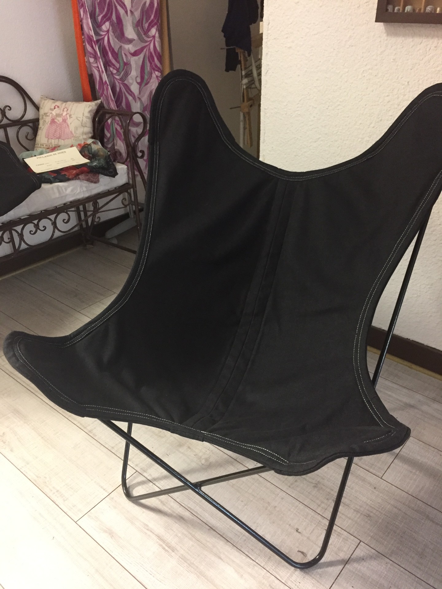 Chaise en tissu noir