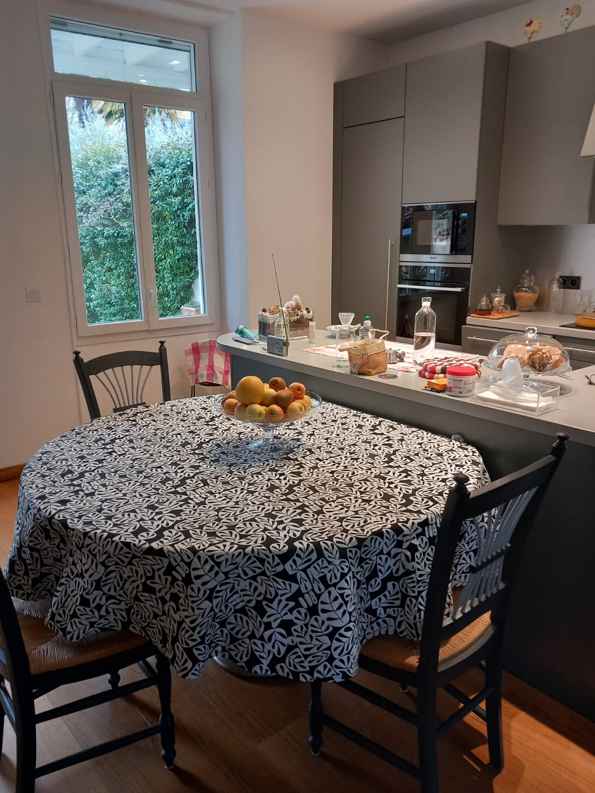 Table avec nappe noir
